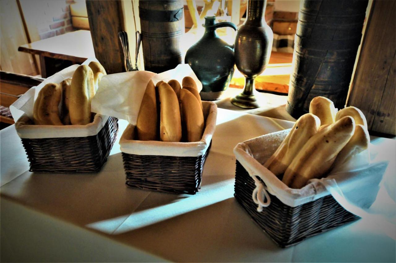 Restauracia Penzion Na Mlyne Стара-Тура Экстерьер фото