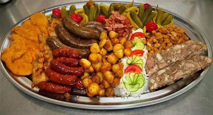 Restauracia Penzion Na Mlyne Стара-Тура Экстерьер фото